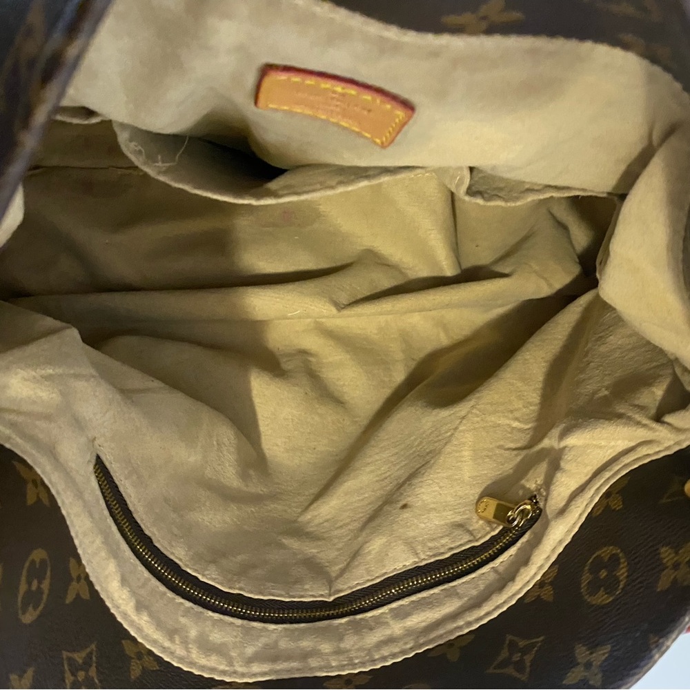 LOUIS VUITTON LV 
MONOGRAM CANVAS ARTSY MM - Picture 12 of 16